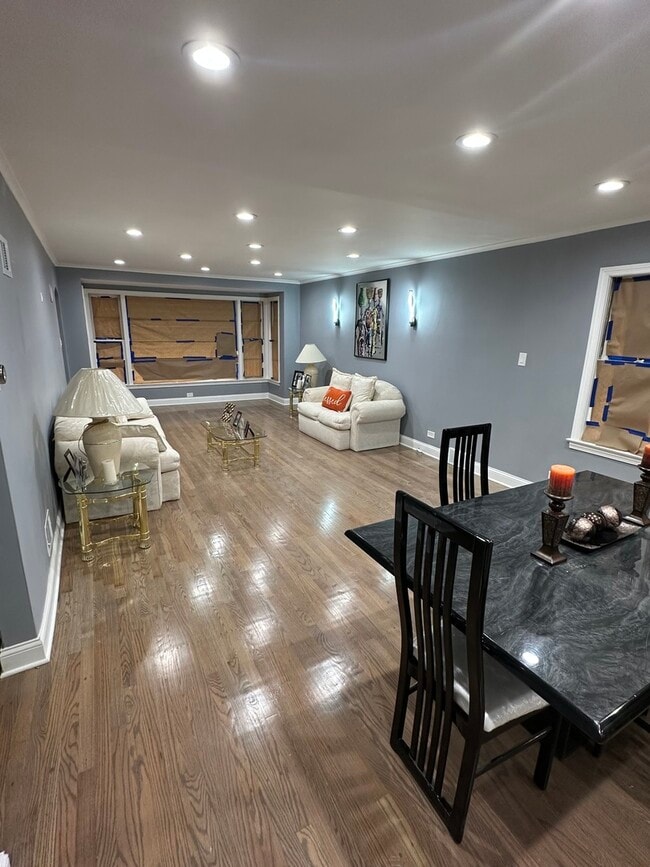 Building Photo - 8201 S Homan Ave