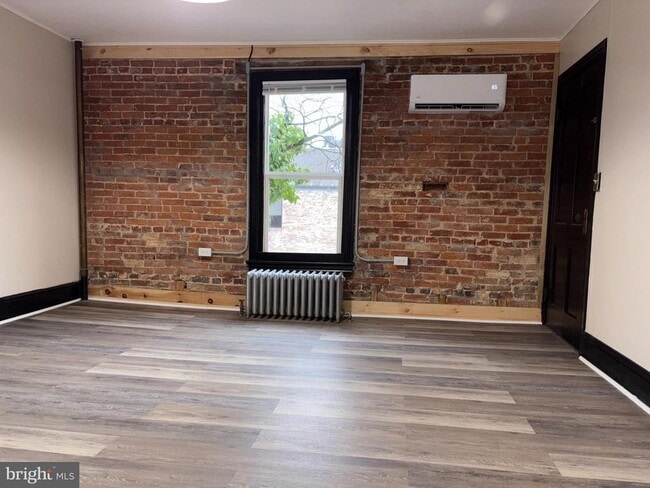 Building Photo - 121 E Washington St