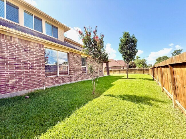 Building Photo - 8139 Edenwood Dr