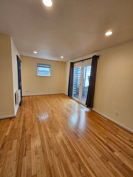 Main Bed - 1427 27th Ave