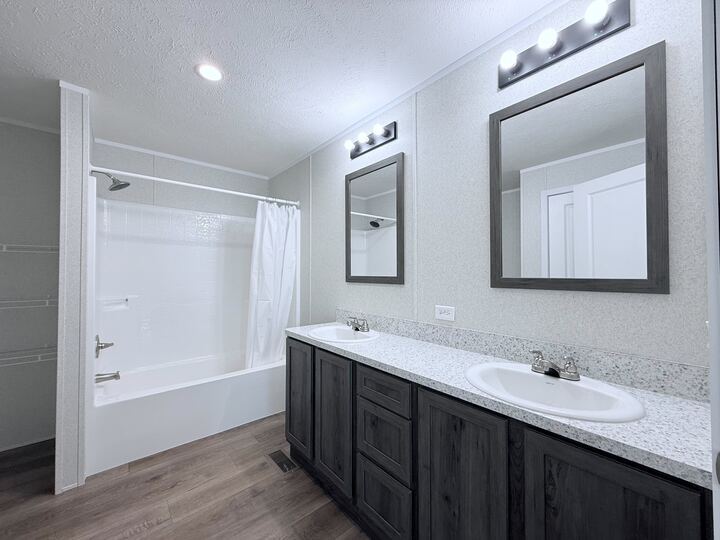 Building Photo - 29909 Flushing Dr