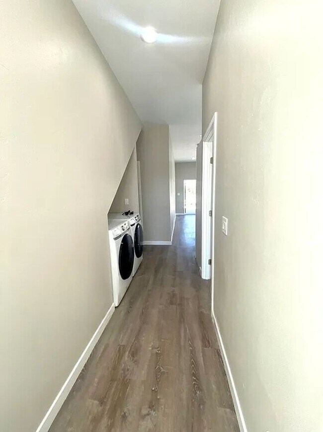 Building Photo - 5659-5661 Dorothy Way