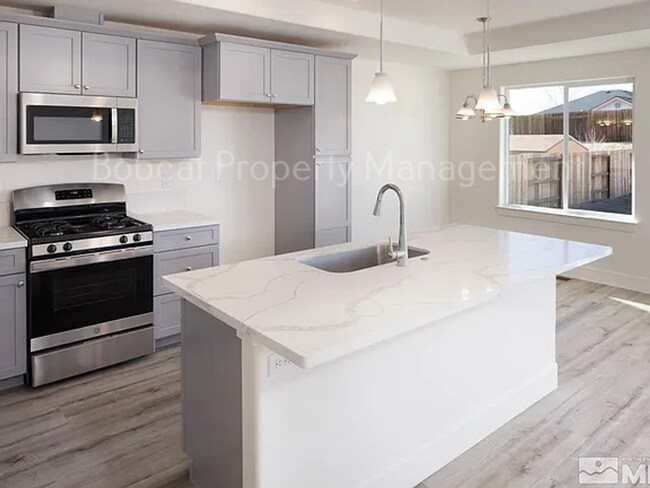 Building Photo - Newer Home in Dayton - Ready for Move-In 5/1/26!