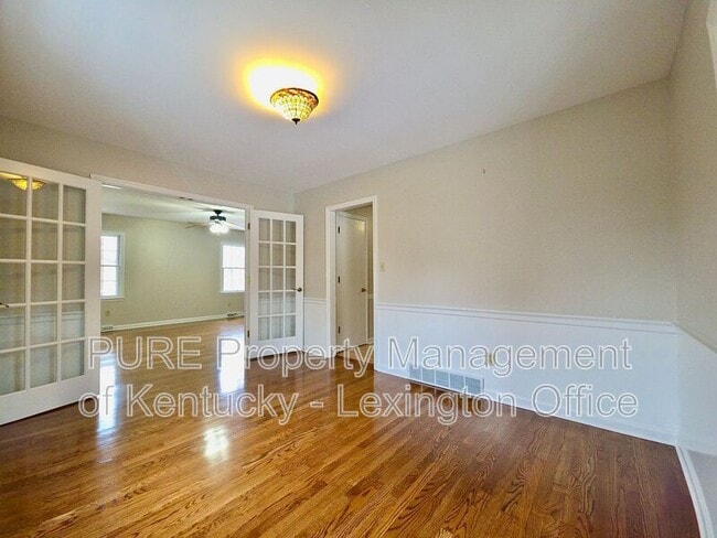 Building Photo - 3462 Lansdowne Dr