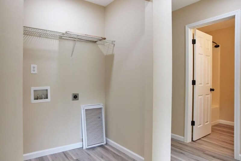 Building Photo - 111 Lora Ln