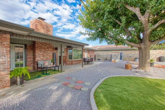 Building Photo - 9104 W H Burges Dr