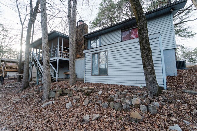 Building Photo - Spacious 3 Bedroom, 3 Bath Two story home!!
