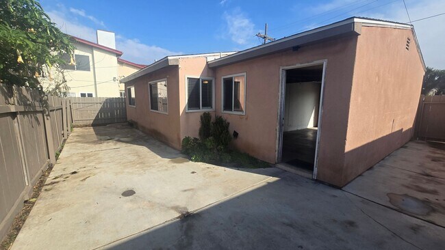 Building Photo - 424-26 Delaware st