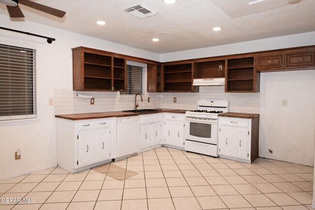 Building Photo - 11416 Lake Ozarks Dr