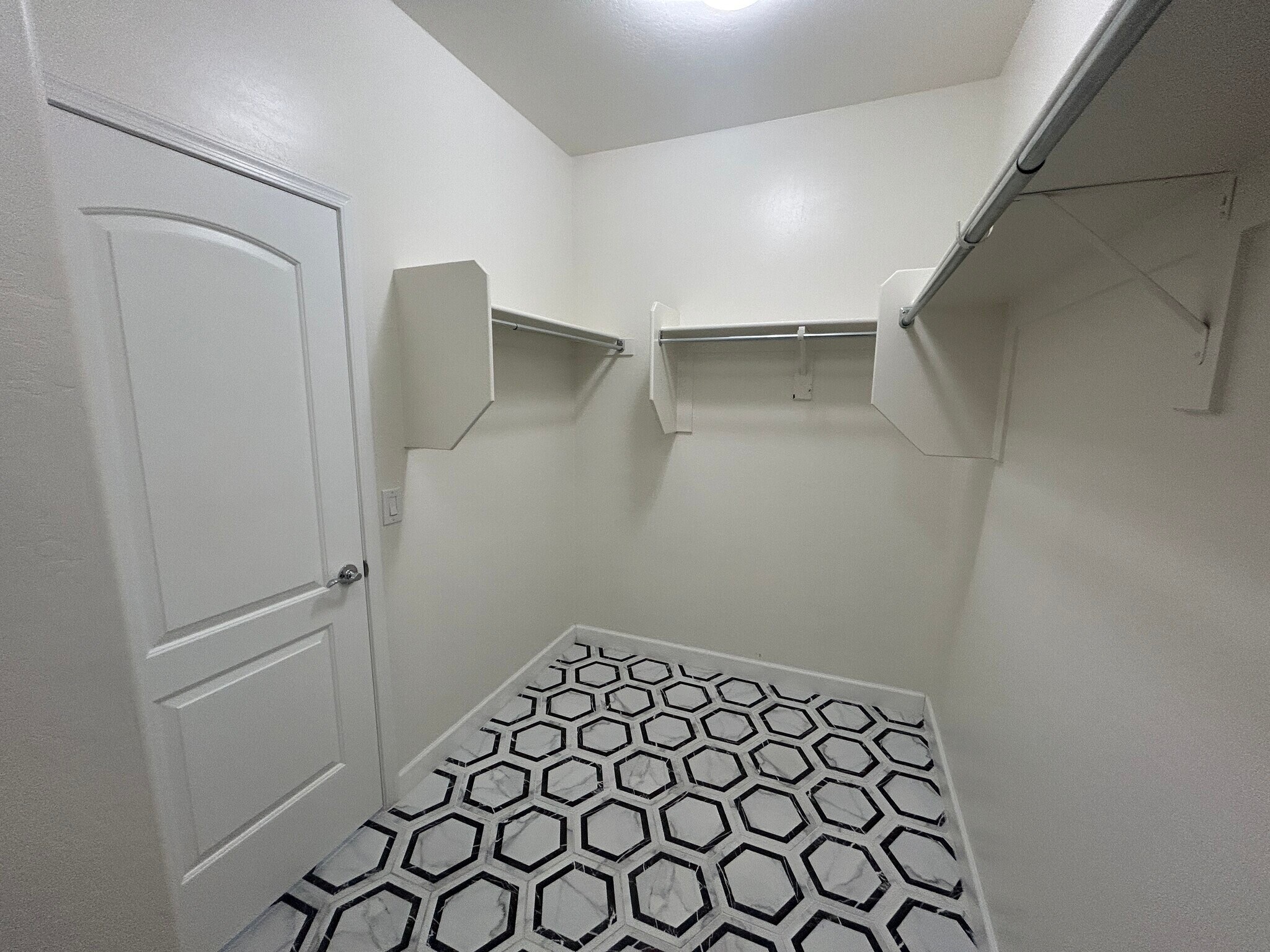 Building Photo - 10765 W Avenida del Rey