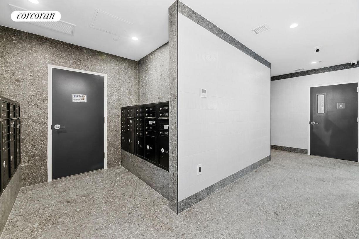 Building Photo - 2321 Belmont Ave