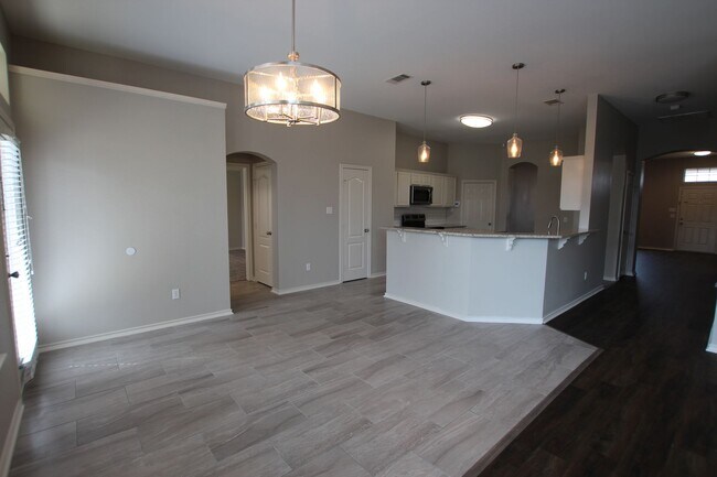 Building Photo - Stunning 3 bed 2 bath in Whitehouse ISD!