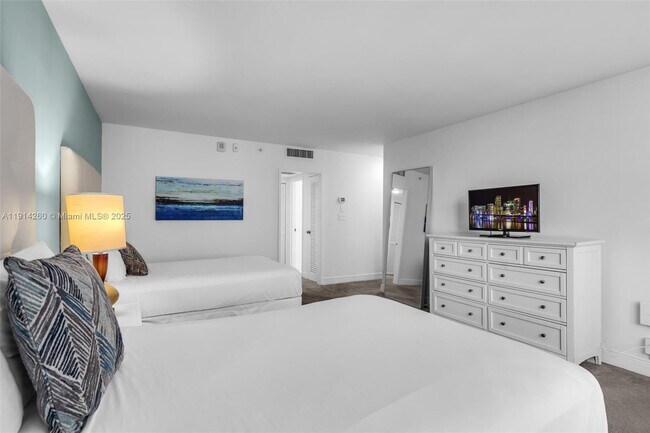 Building Photo - 5101 Collins Ave