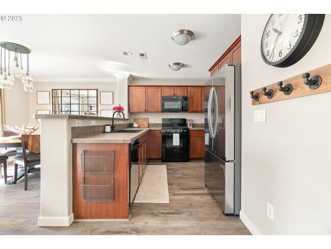 Building Photo - Beautiful 4 Bed, 3 Bath Canby Home for Rent