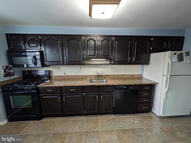 Building Photo - 1111 Circle Dr