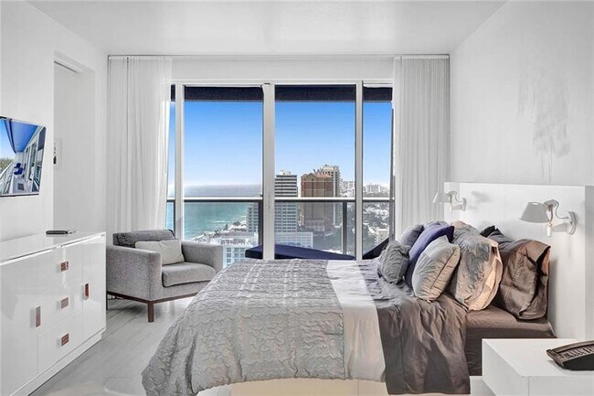 Building Photo - 3101 Bayshore Dr