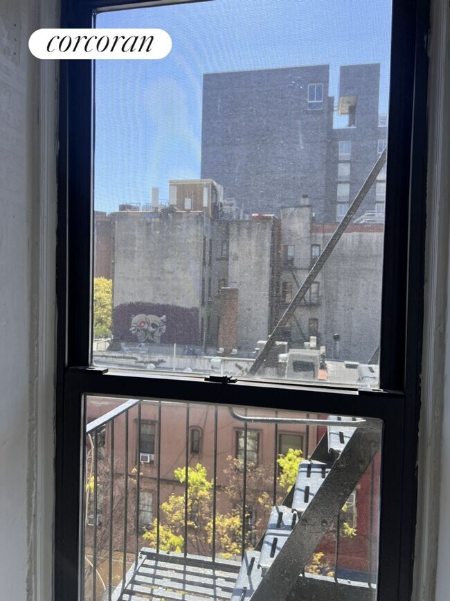 Building Photo - 327 E 3rd St