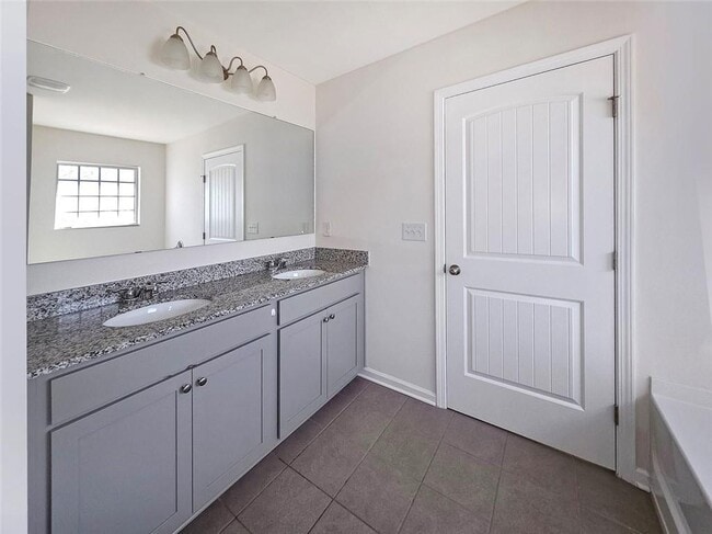 Building Photo - 6869 Lake Overlook Ln
