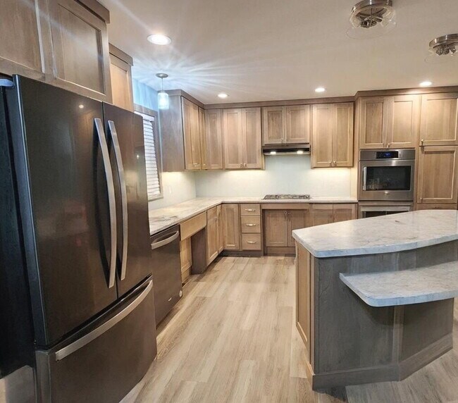 Building Photo - Large Modern 2022 Built 2 Bedroom, 2 Bathroom Accessible Twinhome with 2 Car Attached Garage! - 5...