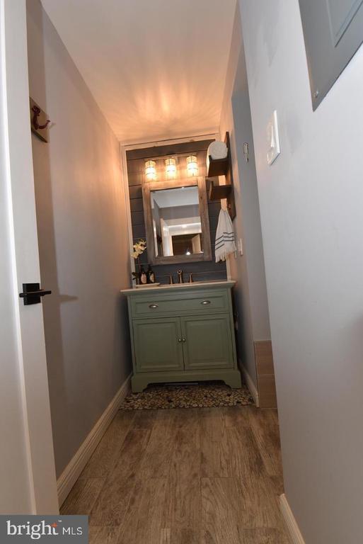 Building Photo - 1666 Parkcrest Cir