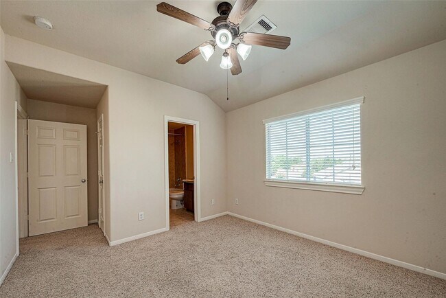 Building Photo - 3302 Clearview Cir