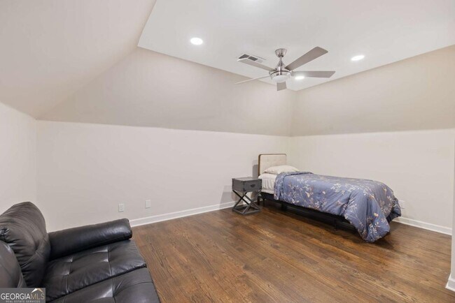 Building Photo - 9950 Farmbrook Ln