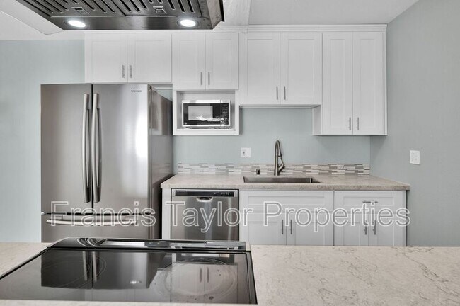 Building Photo - 6780 Friars Rd