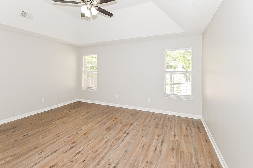 Building Photo - 6844 Kamali Ave