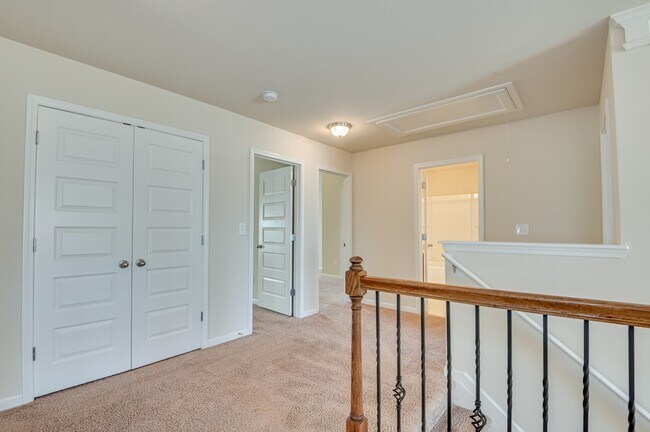 Building Photo - 5014 Vine Ln