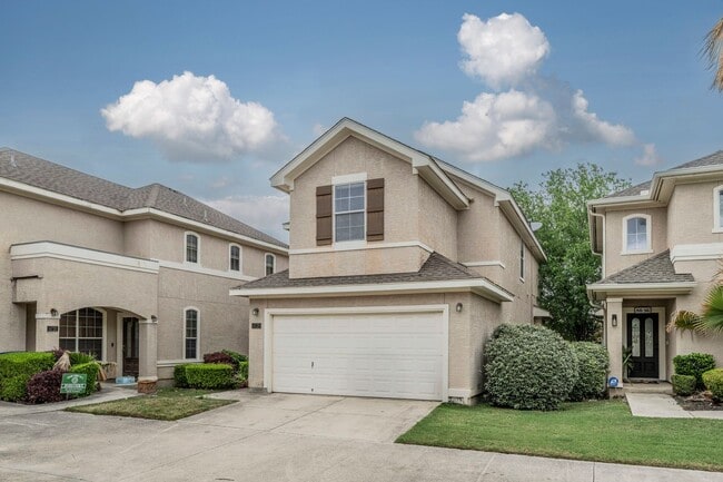Building Photo - Large two story, two bedroom, two and a half bath