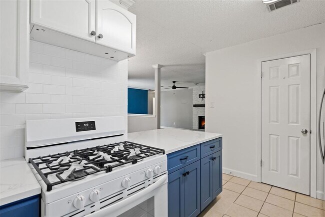 Building Photo - 2808 Firecrest Dr