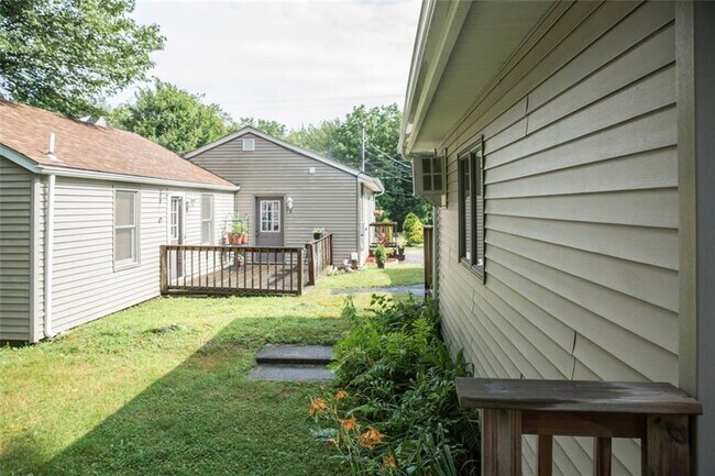 Building Photo - 2840 Hartford Ave