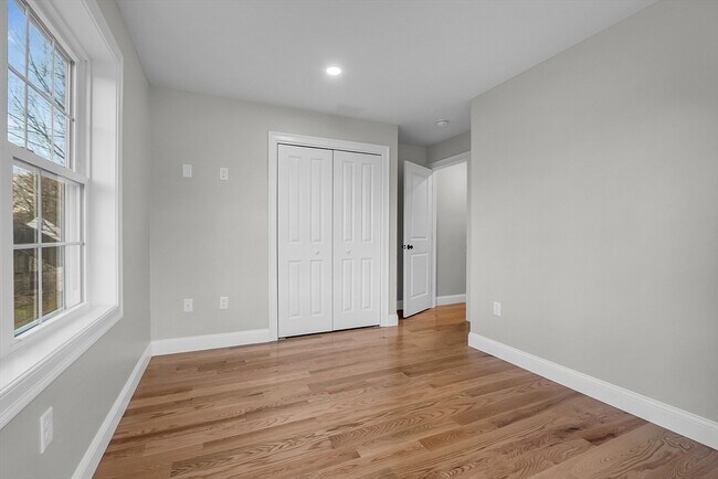 Building Photo - 88 Main St