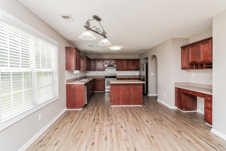 Building Photo - 210 Overlook Ct
