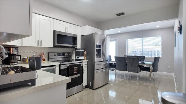 Building Photo - 801 NW 172nd Terrace