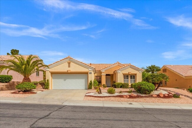 Building Photo - Serene Retreat Furnished 2 Bedroom Sun City Summerlin Home