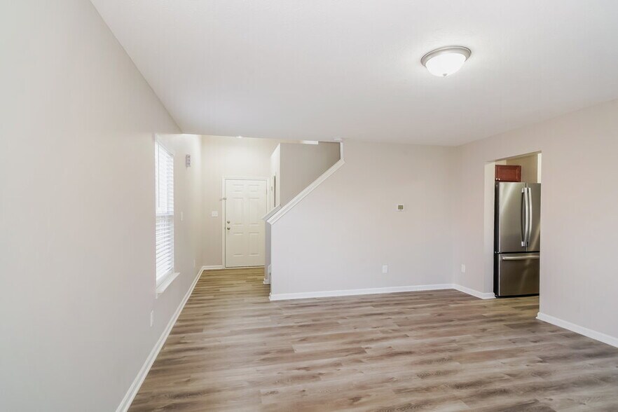 Building Photo - 8024 Bach Dr