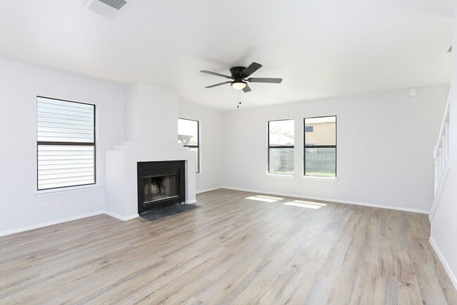 Building Photo - RENOVATED 3-BEDROOM HOME IN CONVERSE, JUDS...