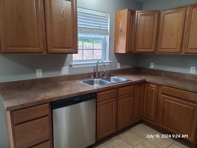 Building Photo - 3 Bedroom Townhouse for Rent in Waynesboro!