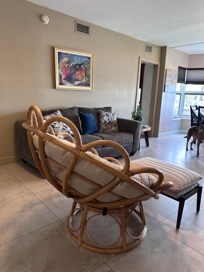 Building Photo - 3121 NE 51st St