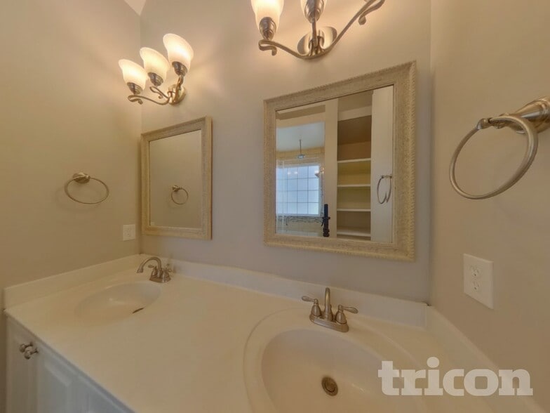 Building Photo - 9127 Dalmeny House Ln