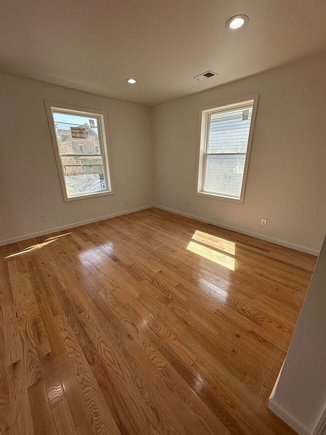 Building Photo - 543 3rd Ave
