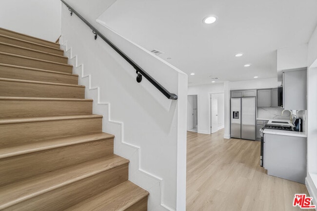 Building Photo - 2057 1/2 S Garth Ave