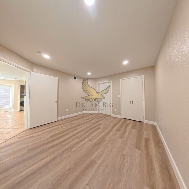 Building Photo - 8101 W Flamingo Rd