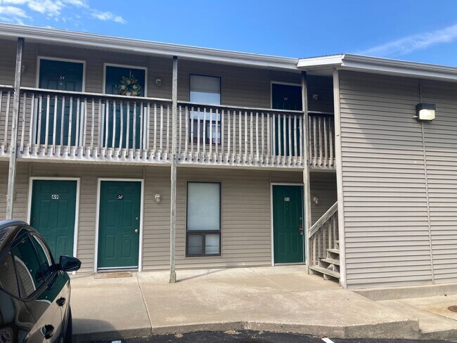 Primary Photo - 2 Bed 1 Bath Located behind Hy-Vee in Osag...