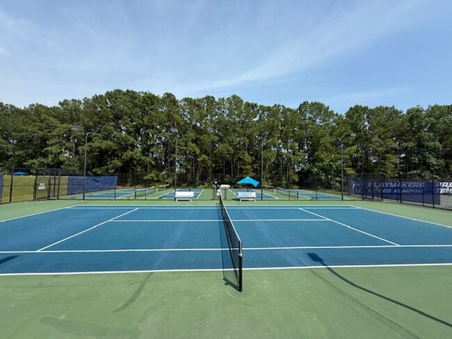 Building Photo - ** $1,000 off your first months rent with a move in by April 15th ** Rent includes Trash pick up,...