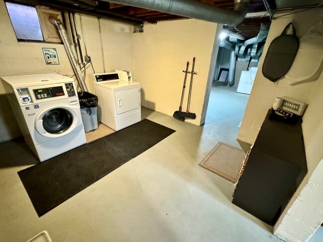 Building Photo - 1 Bedroom - Grandview Area