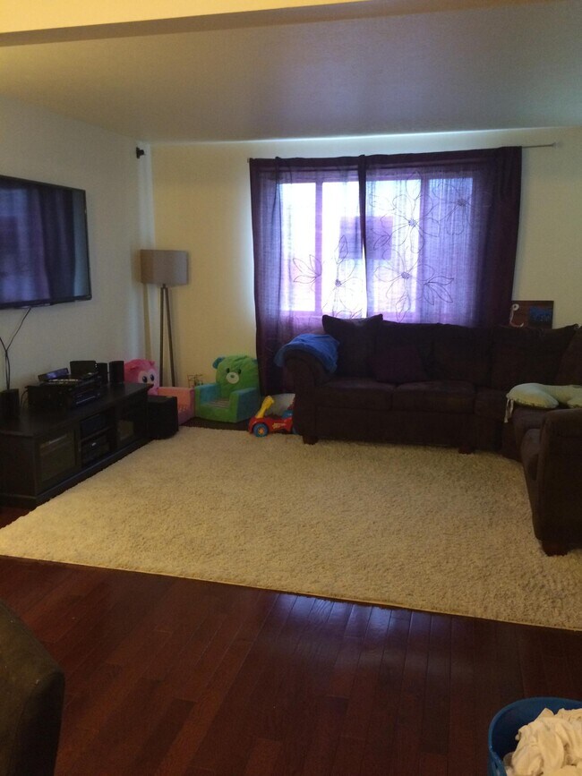 Building Photo - 4035 California Ave