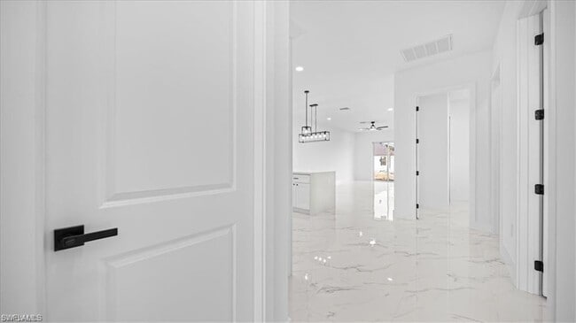 Building Photo - 1009 NE 15th Ln