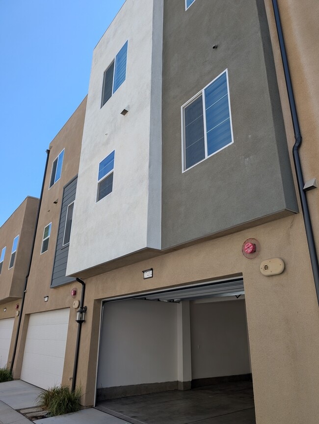 Building Photo - 27414 N Arborview Ln